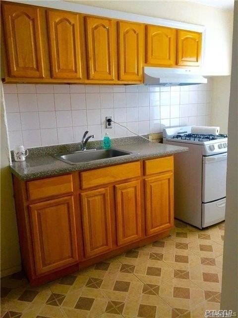 22021 94th Ave 2nd Fl - Photo 3 of 11