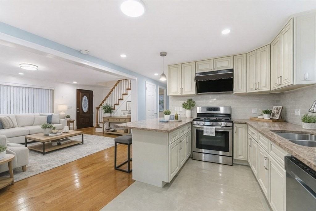 63 Dickerman Ln - Photo 3 of 21