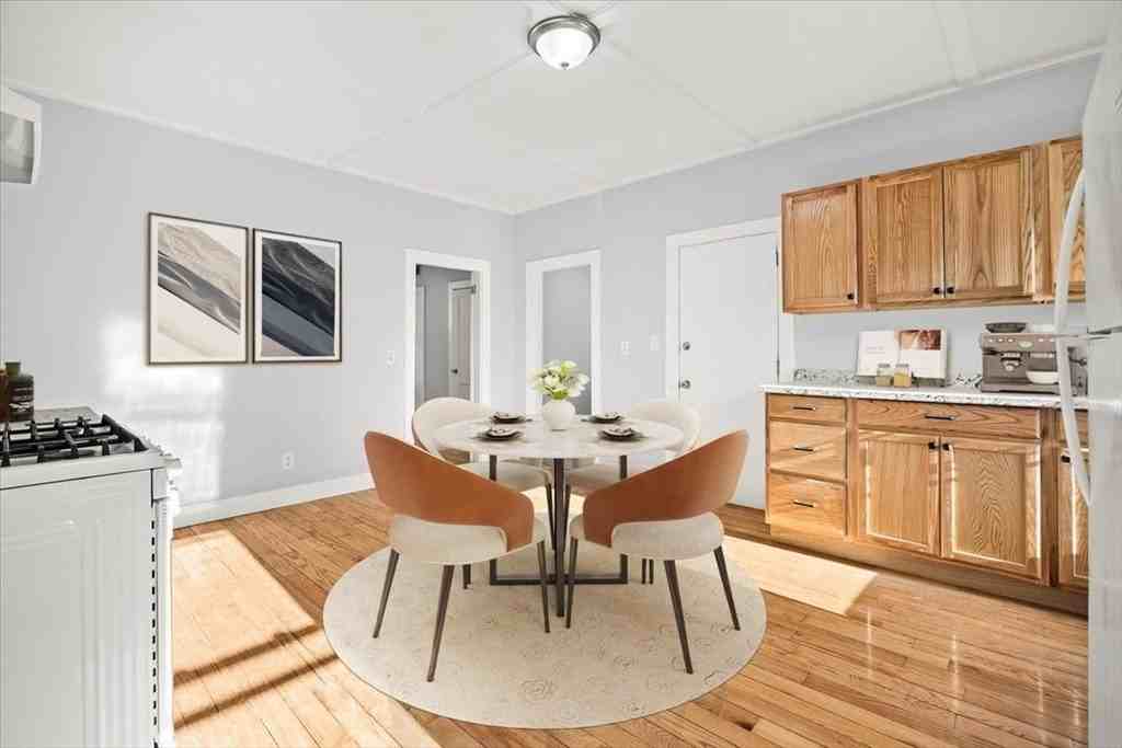 58 Calmar St #2 - Photo 6 of 12
