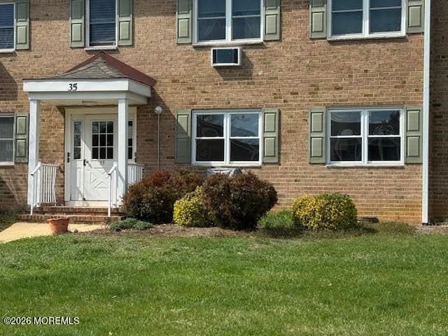 35 Manchester Ct Apt D - Photo 2 of 27