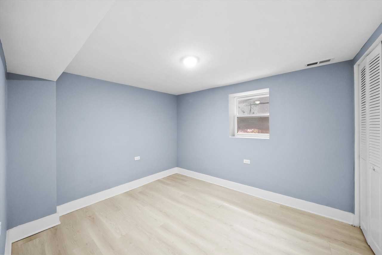 3236 W Eastwood Ave Unit G - Photo 7 of 10