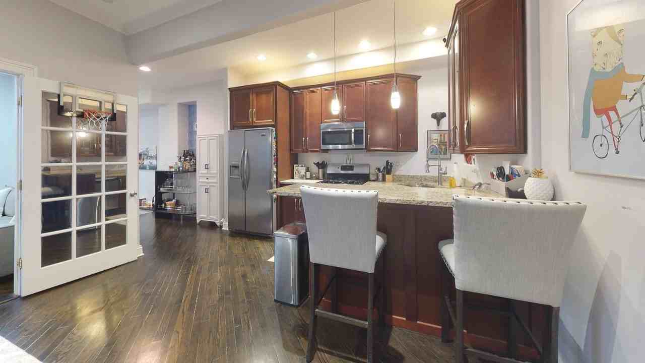 2050 N Western Ave Apt 1w - Photo 3 of 21