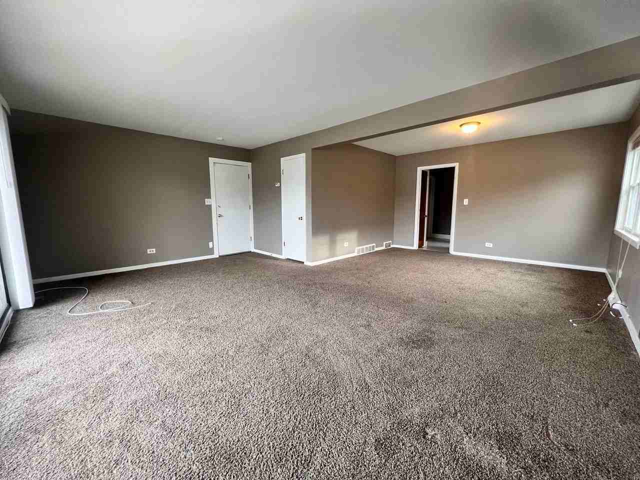 16W611 56th St Unit 1 - Photo 4 of 15