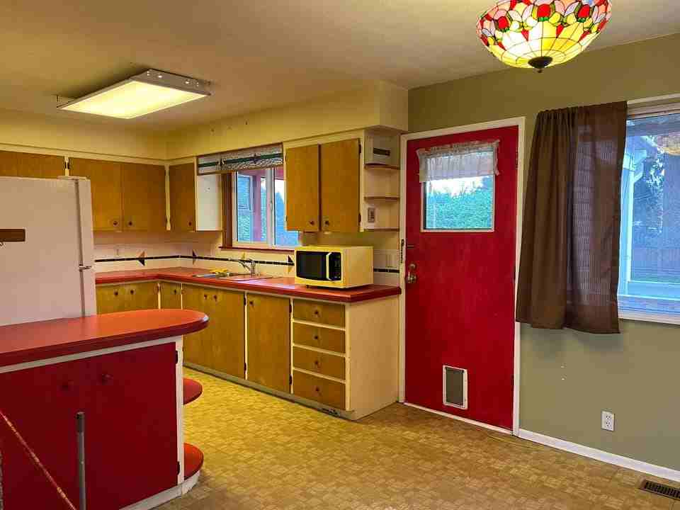 11330 137a St #1 - Photo 3 of 8