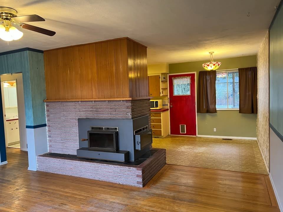 11330 137a St #1 - Photo 4 of 8