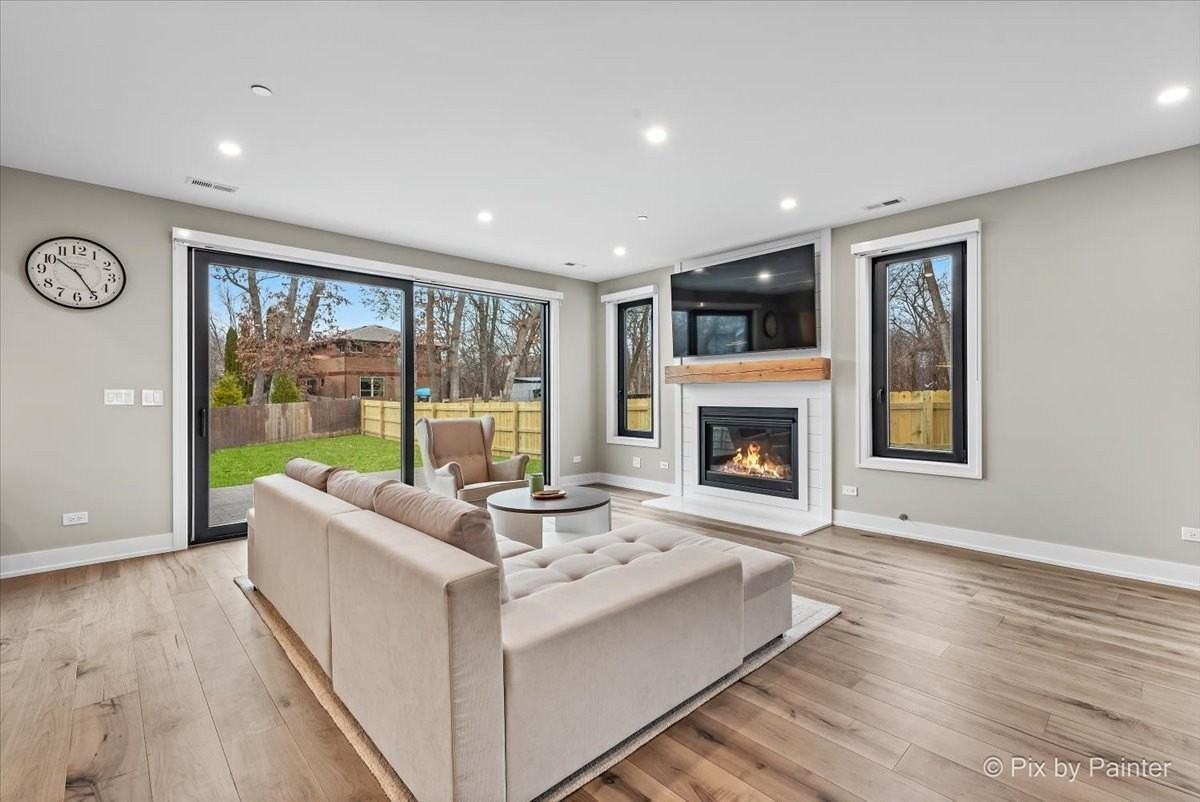 148 Oak St - Photo 7 of 43