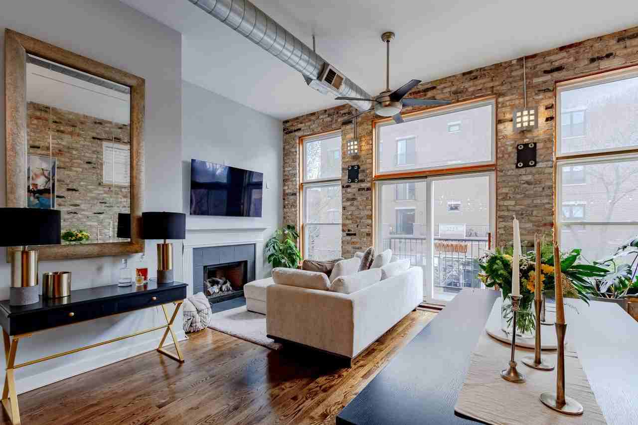 3226 N Sheffield Ave Apt 2 - Photo 3 of 16