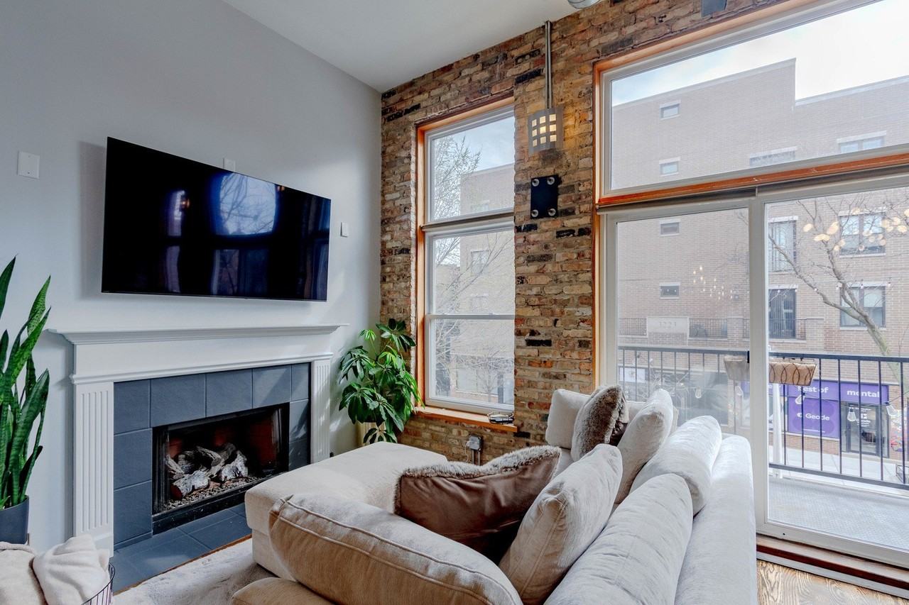 3226 N Sheffield Ave Apt 2 - Photo 4 of 16