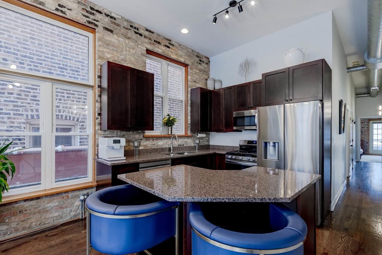 3226 N Sheffield Ave Apt 2 - Photo 5 of 16