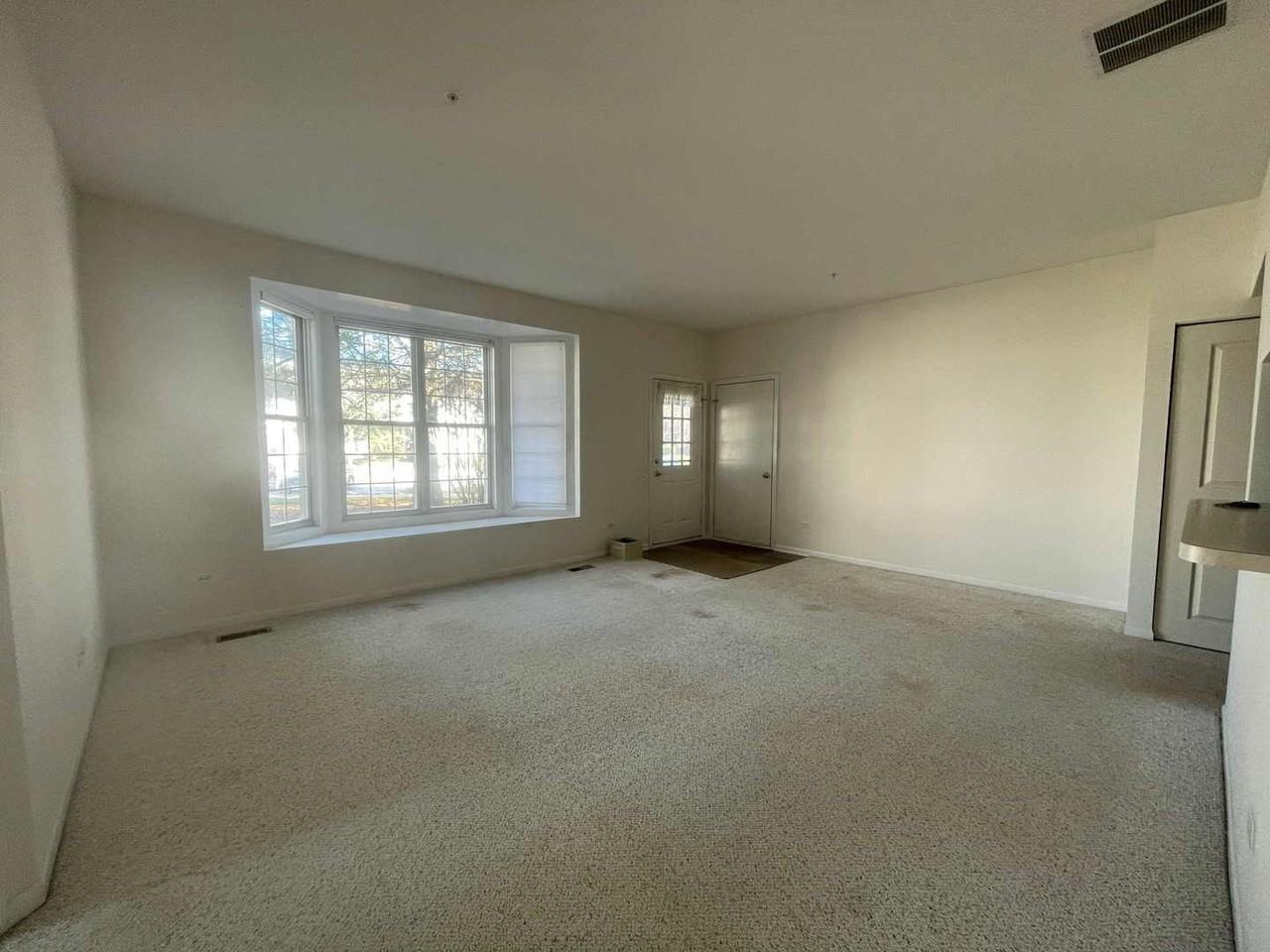 51 Arboretum Dr - Photo 2 of 14