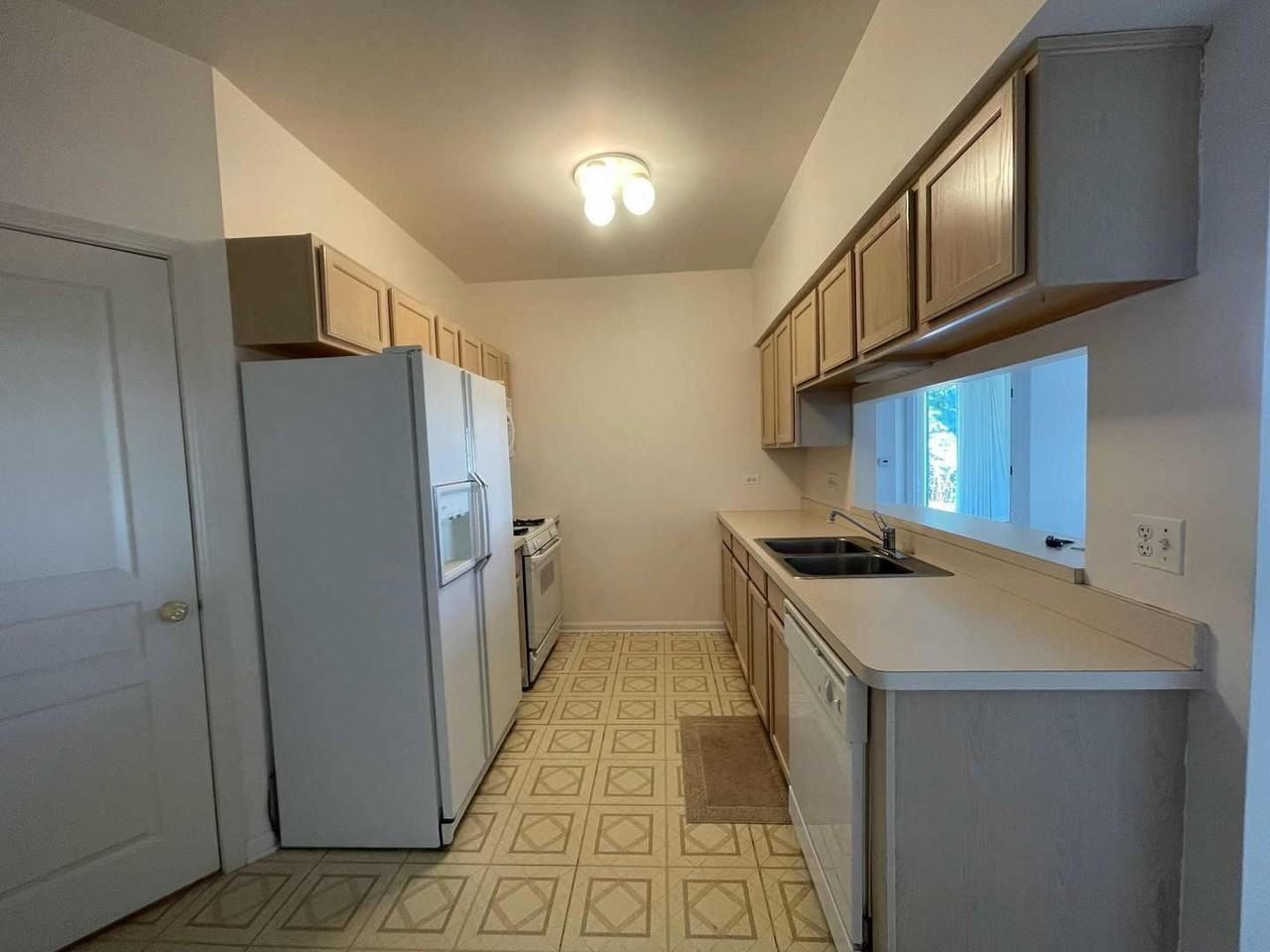 51 Arboretum Dr - Photo 4 of 14