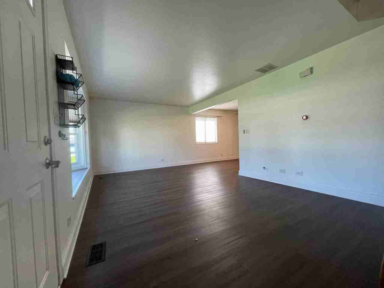 211 E Oneida Ave Unit G - Photo 2 of 17