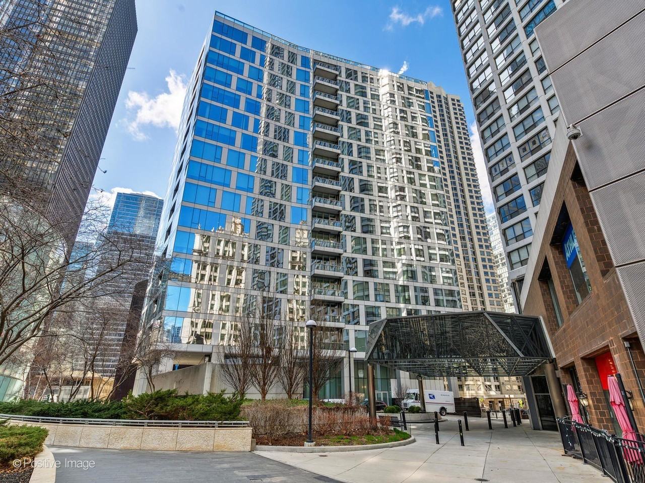 403 N Wabash Ave #15A