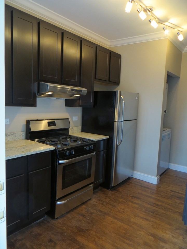 1148 W Barry Ave Apt 2 - Photo 3 of 16