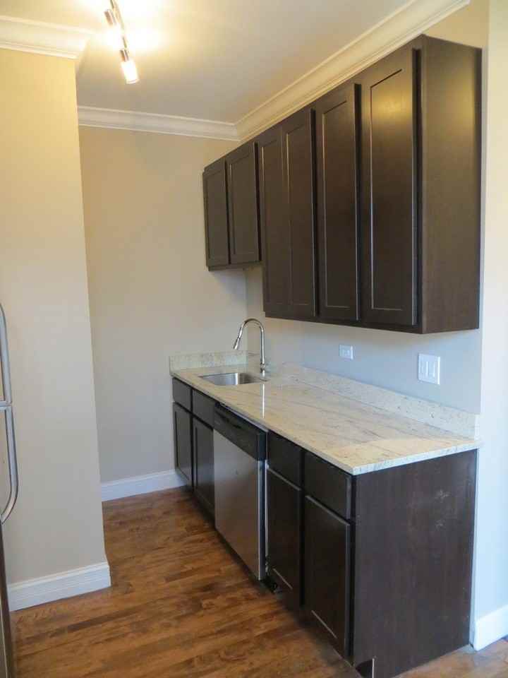 1148 W Barry Ave Apt 2 - Photo 5 of 16