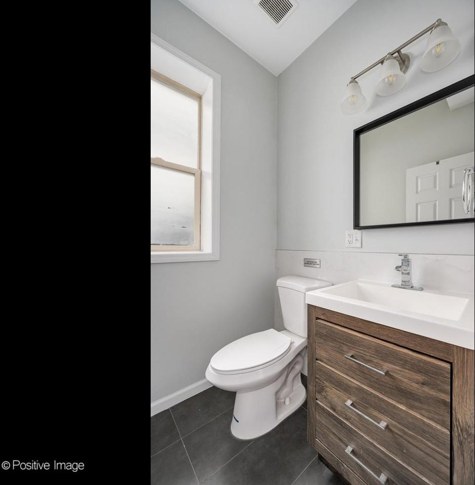5134 N Oakley Ave #1R - Photo 5 of 10
