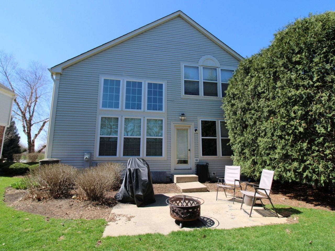 10 Parkside Ct Unit 10 - Photo 3 of 4