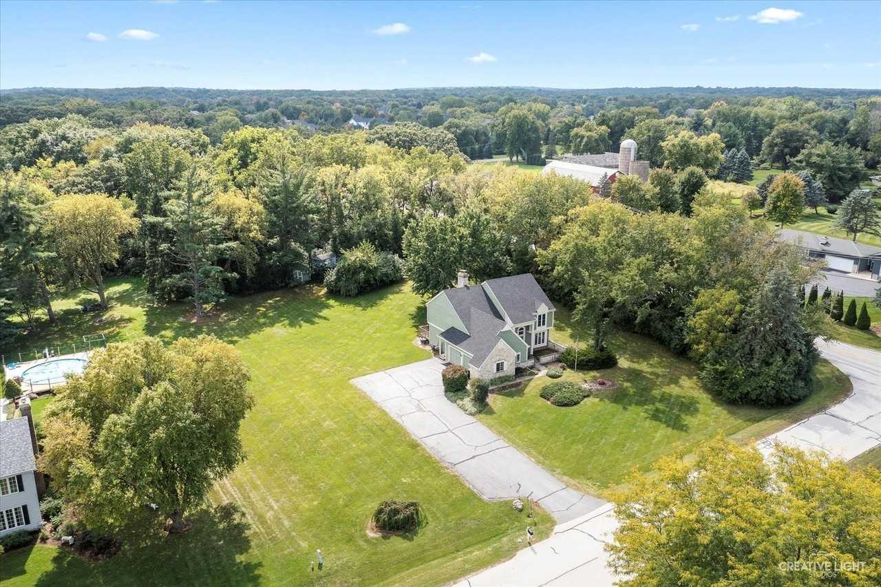 38W199 Heatherfield Dr - Photo 2 of 22