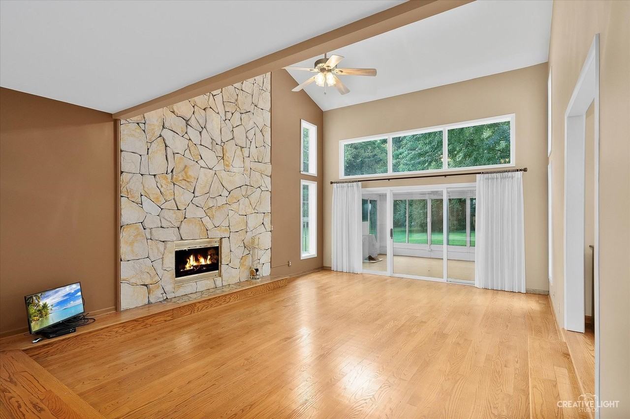 38W199 Heatherfield Dr - Photo 3 of 22