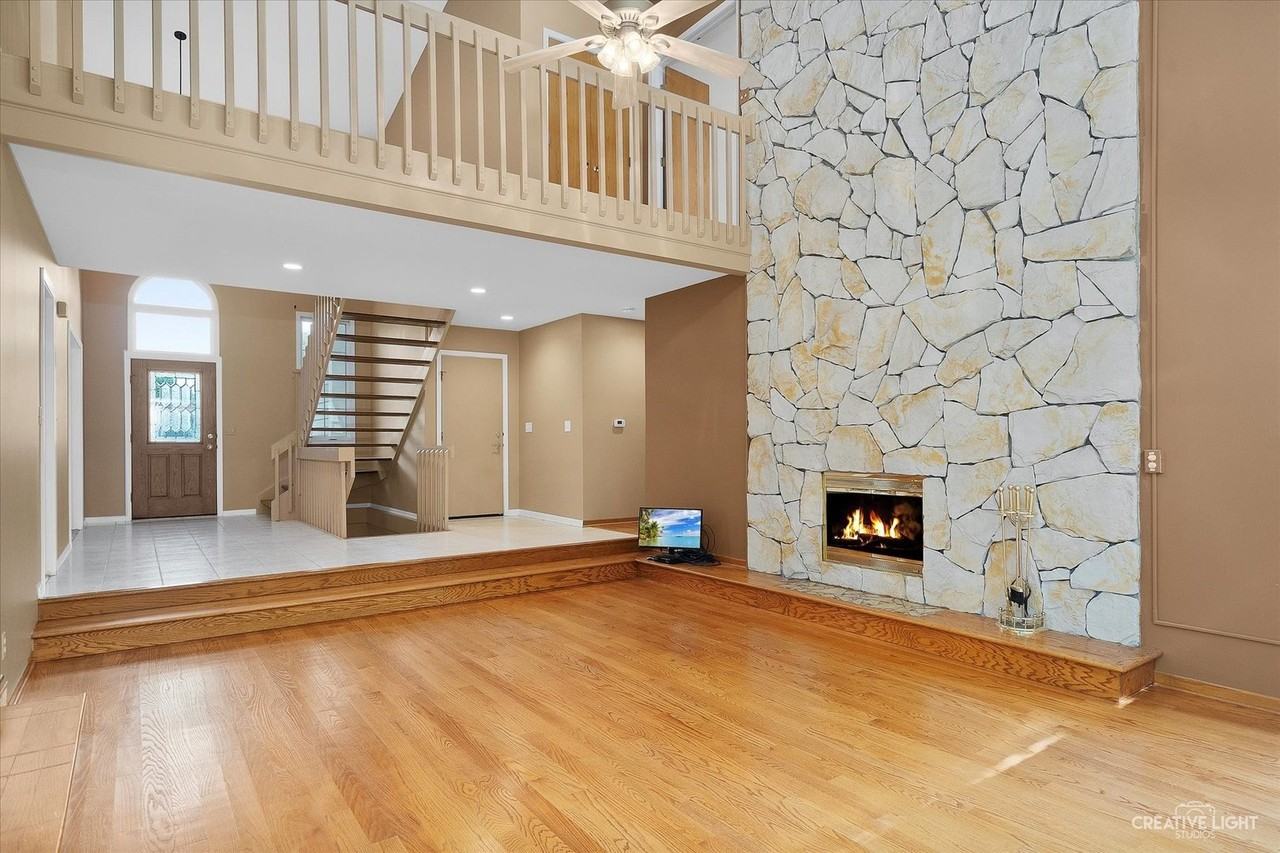 38W199 Heatherfield Dr - Photo 4 of 22