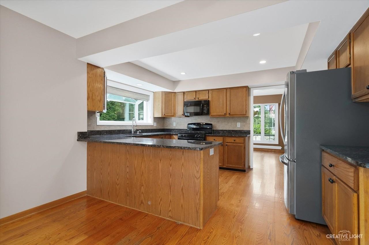 38W199 Heatherfield Dr - Photo 7 of 22