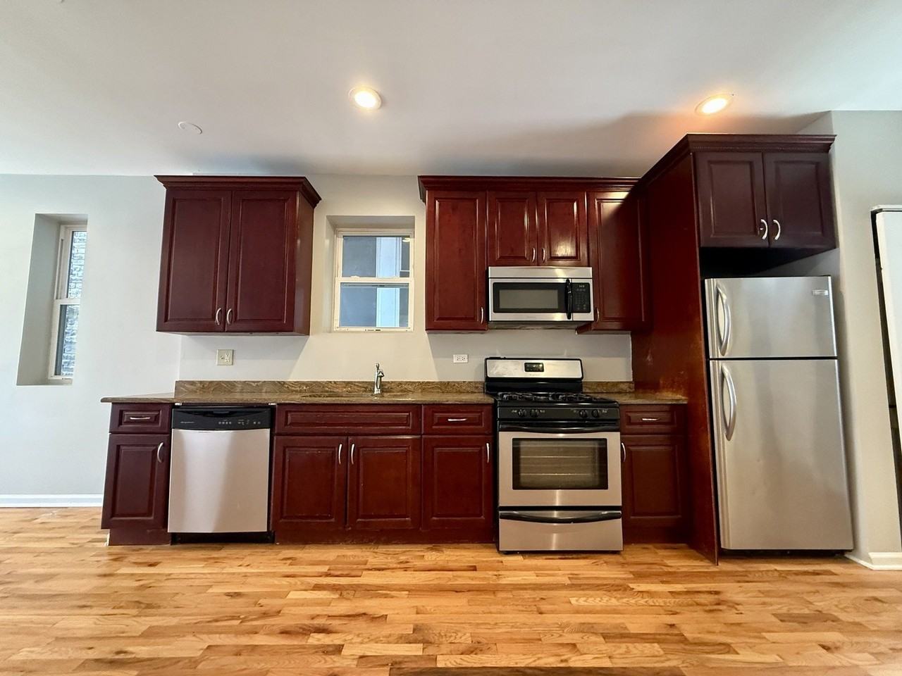 3219 S Lituanica Ave Apt 1f - Photo 2 of 13