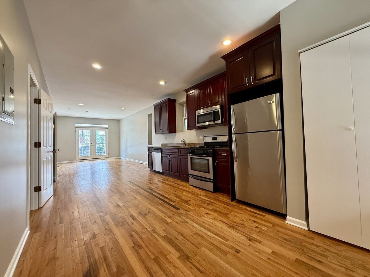 3219 S Lituanica Ave Apt 1f - Photo 3 of 13