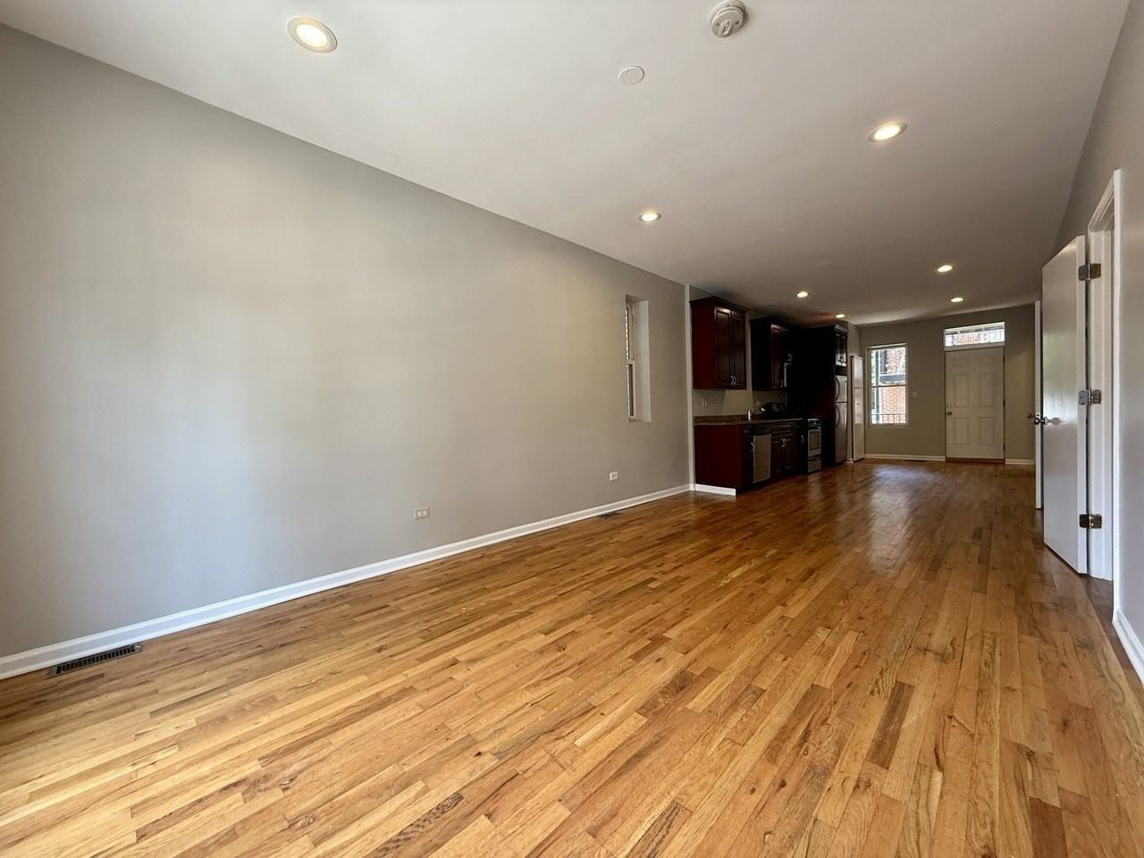 3219 S Lituanica Ave Apt 1f - Photo 4 of 13