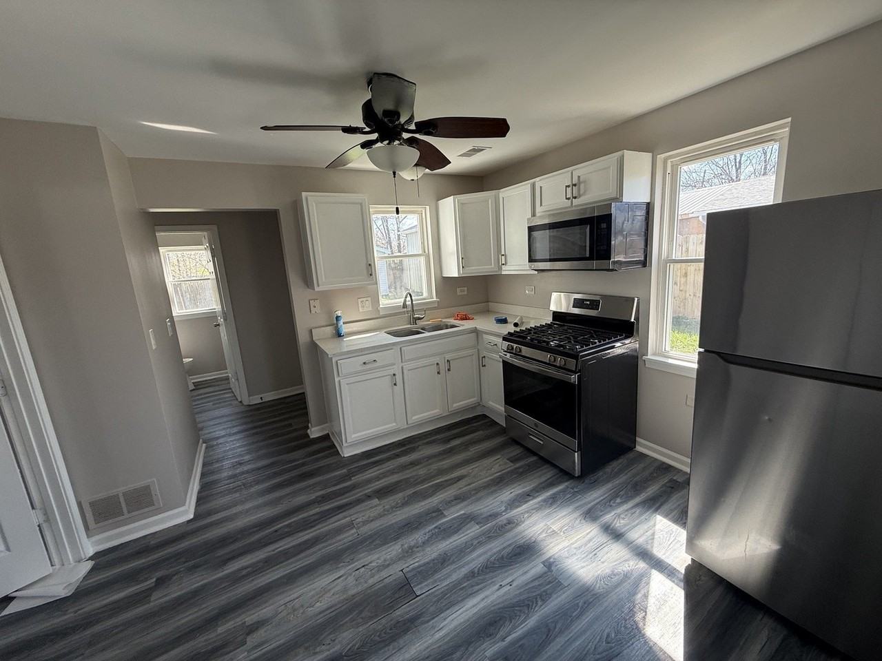 1504 S Ottawa St - Photo 2 of 8