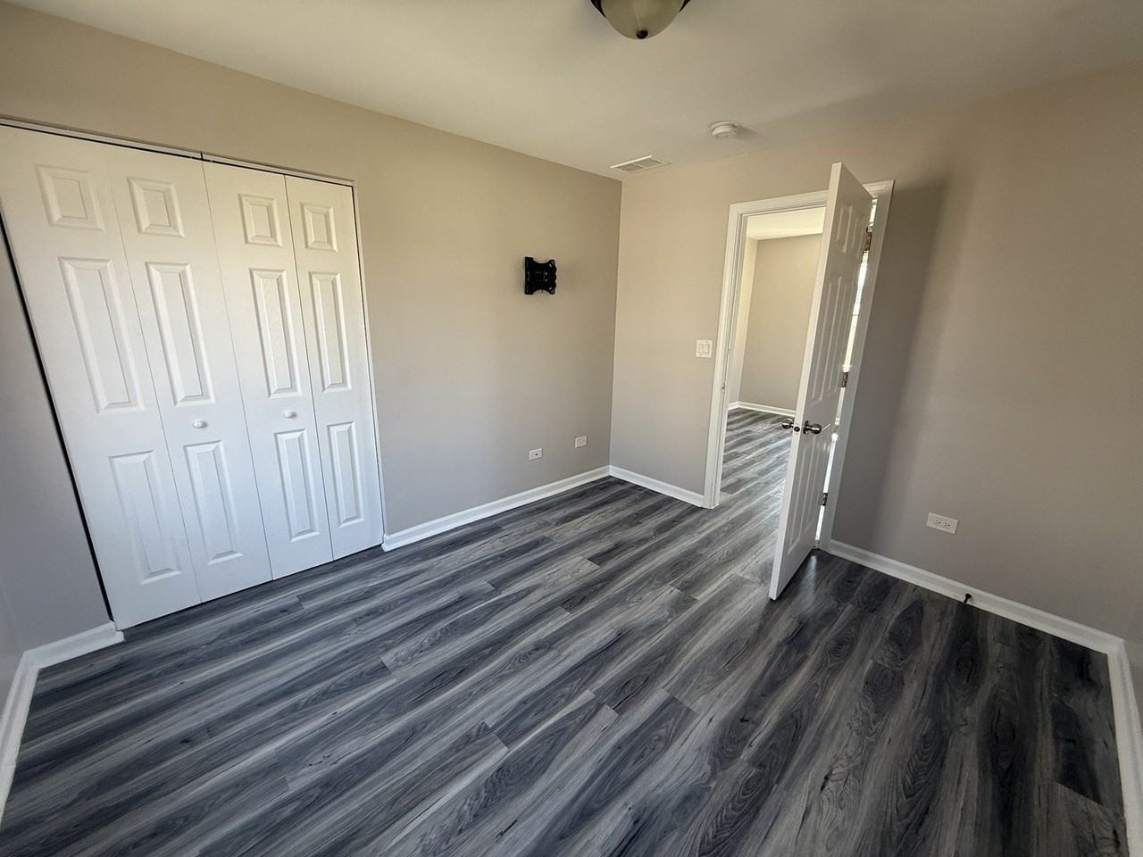 1504 S Ottawa St - Photo 4 of 8