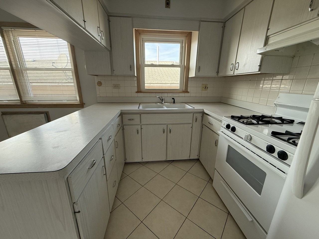 2600 N Austin Ave Unit 3e - Photo 7 of 12