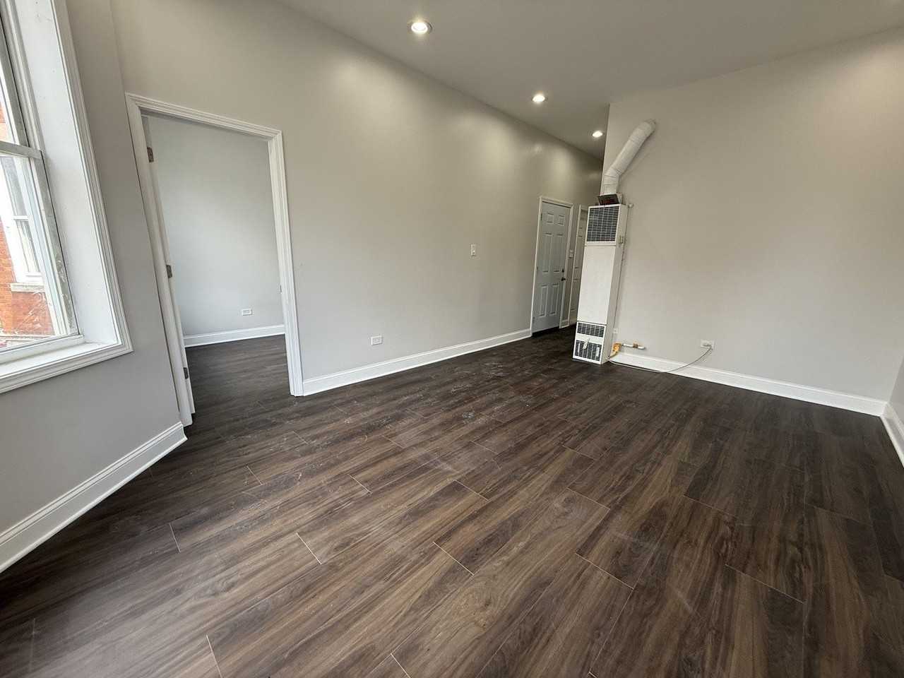 2533 S Drake Ave Unit 2 - Photo 4 of 12