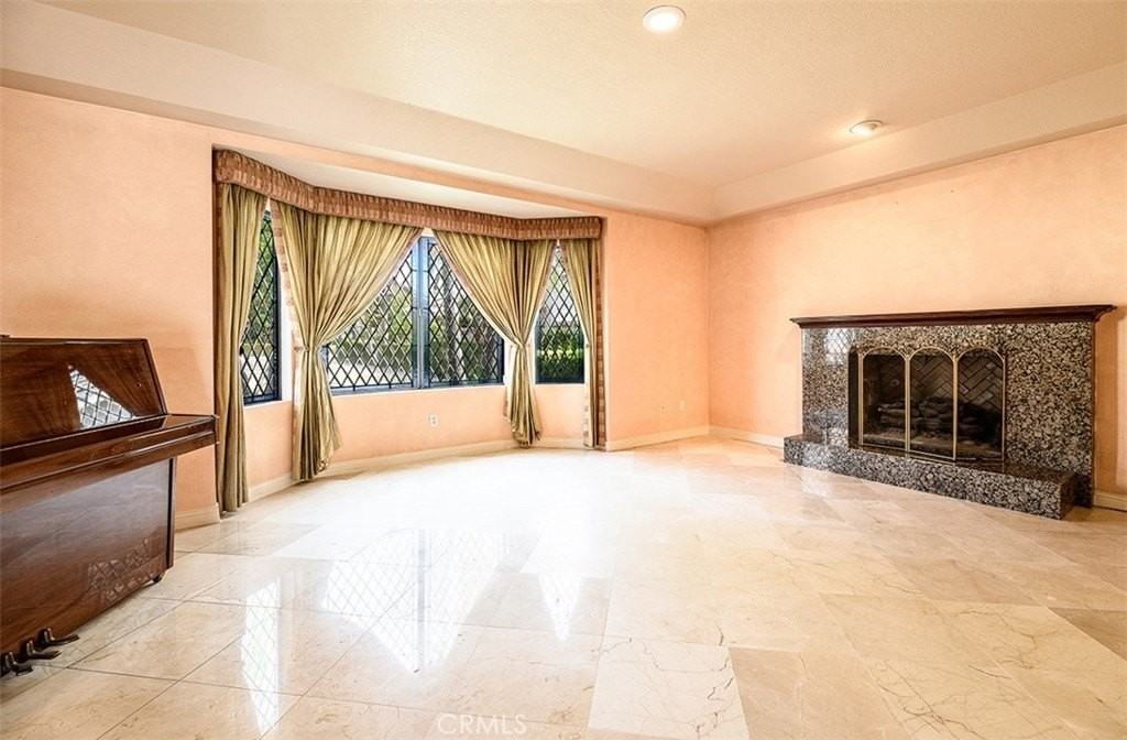 526 W Woodruff Ave - Photo 4 of 27