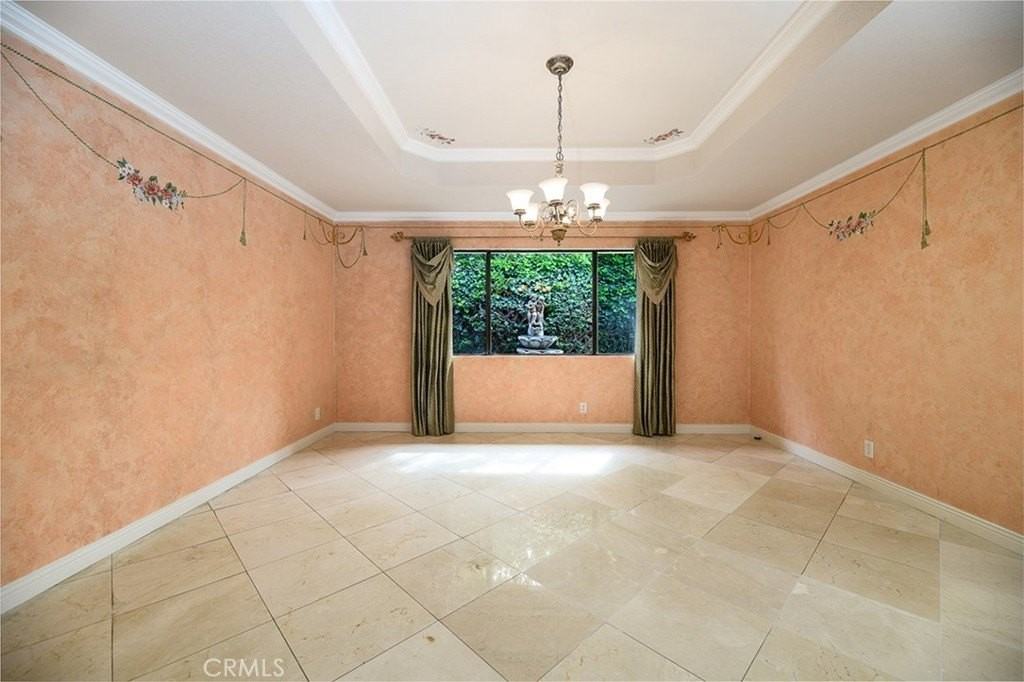 526 W Woodruff Ave - Photo 6 of 27