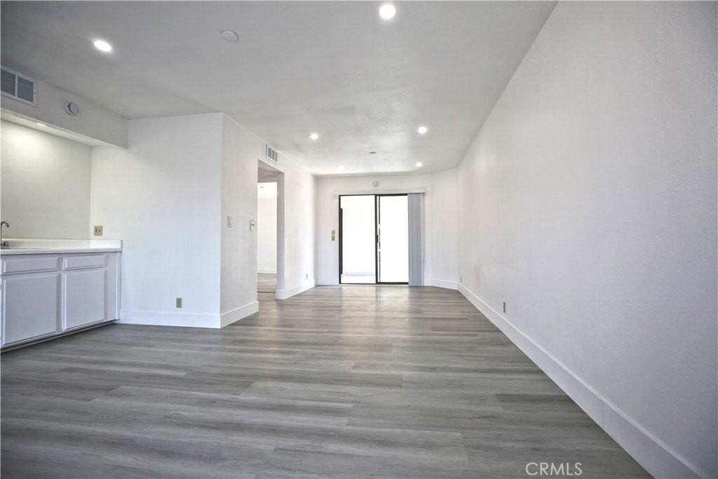 210 W Grand Ave #G - Photo 2 of 16