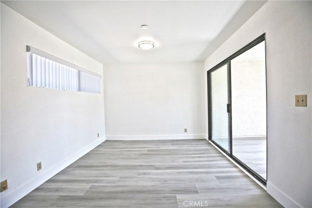 210 W Grand Ave #G - Photo 7 of 16