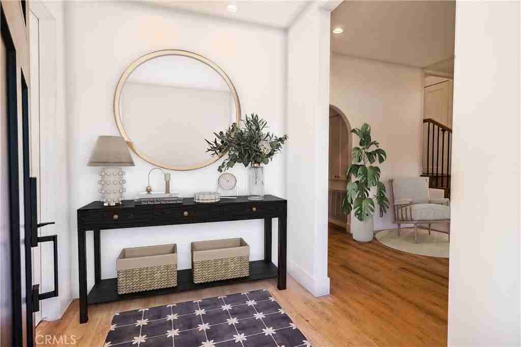 721 E Verdugo Ave - Photo 3 of 32