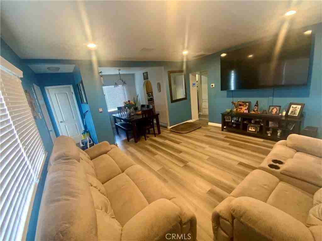 206 E Raymond St - Photo 3 of 10