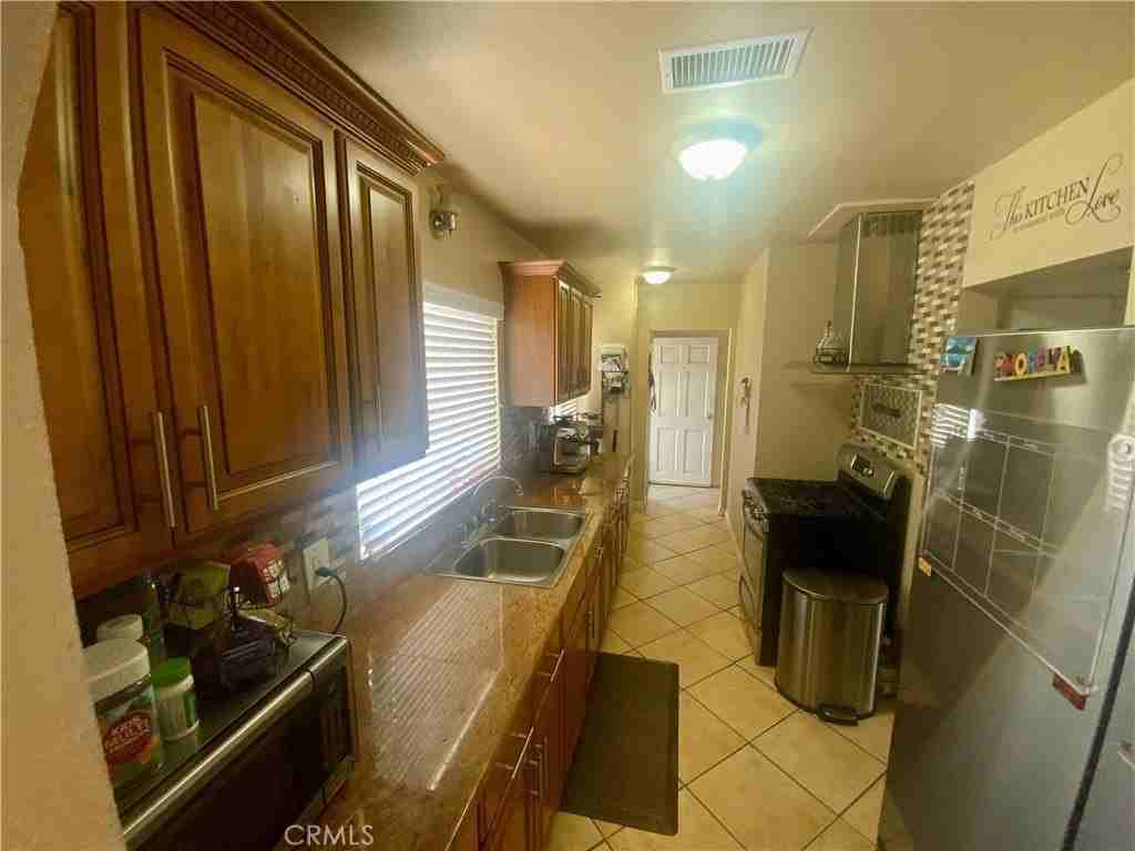 206 E Raymond St - Photo 6 of 10