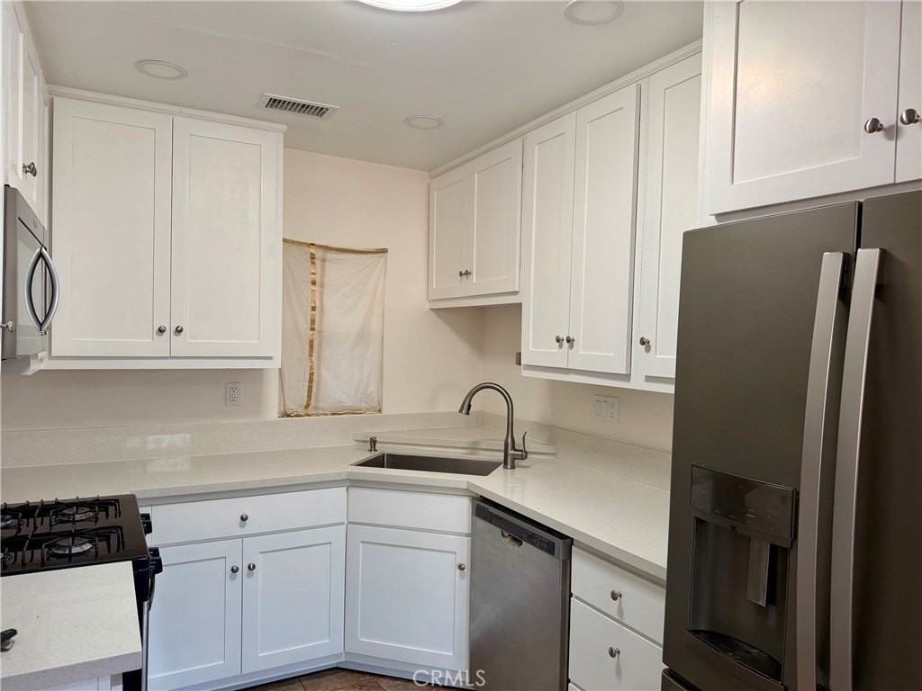 4033 Mt Vernon Ave - Photo 2 of 5