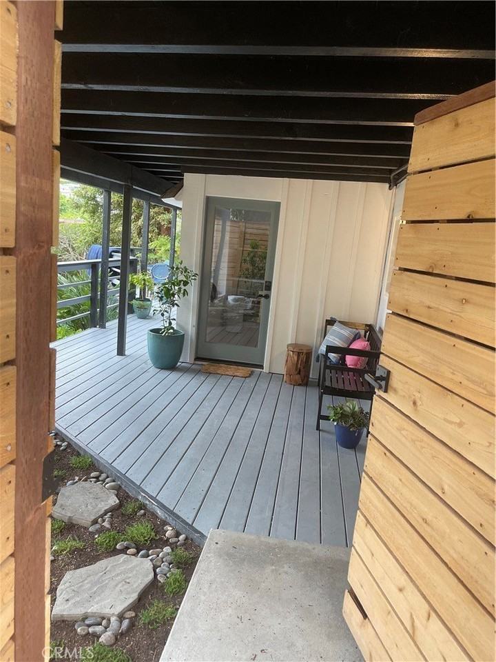 736 Griffith Pl Lowr - Photo 3 of 36