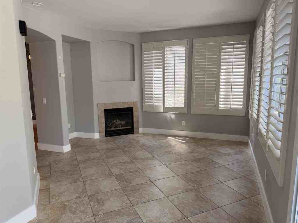 1047 Cottage Way - Photo 5 of 22