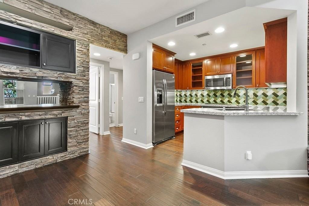 84 Meridian Dr - Photo 4 of 21