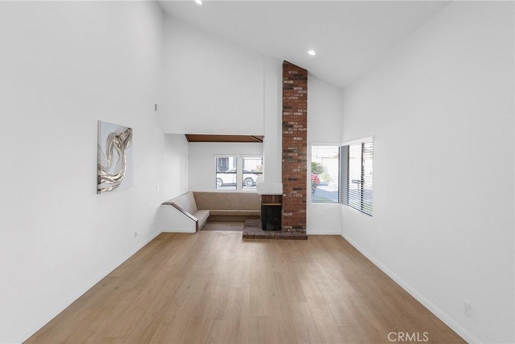 11 Hunter - Photo 2 of 27