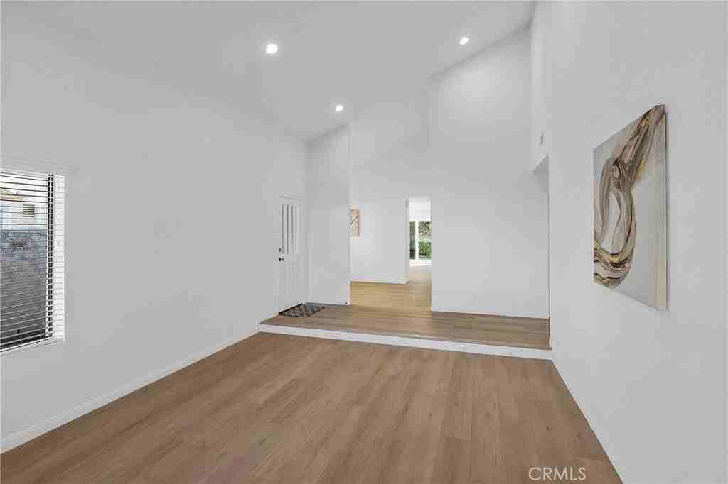 11 Hunter - Photo 5 of 27