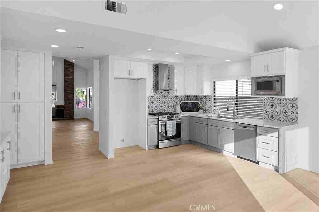 11 Hunter - Photo 7 of 27