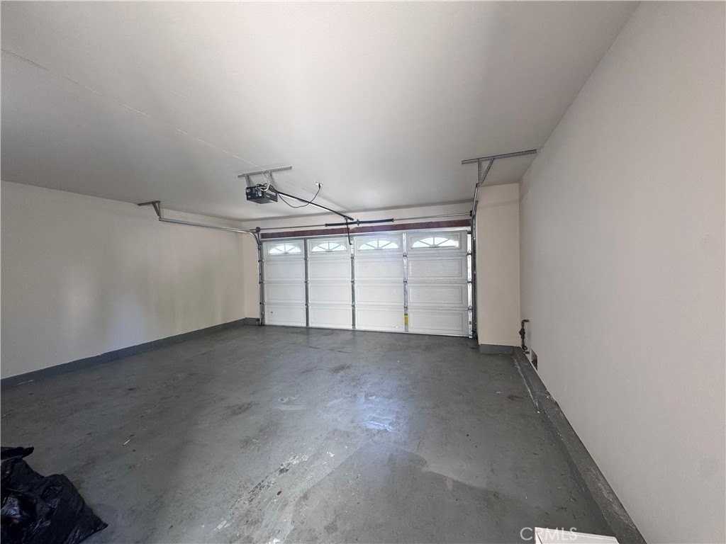 1 Almador - Photo 4 of 15