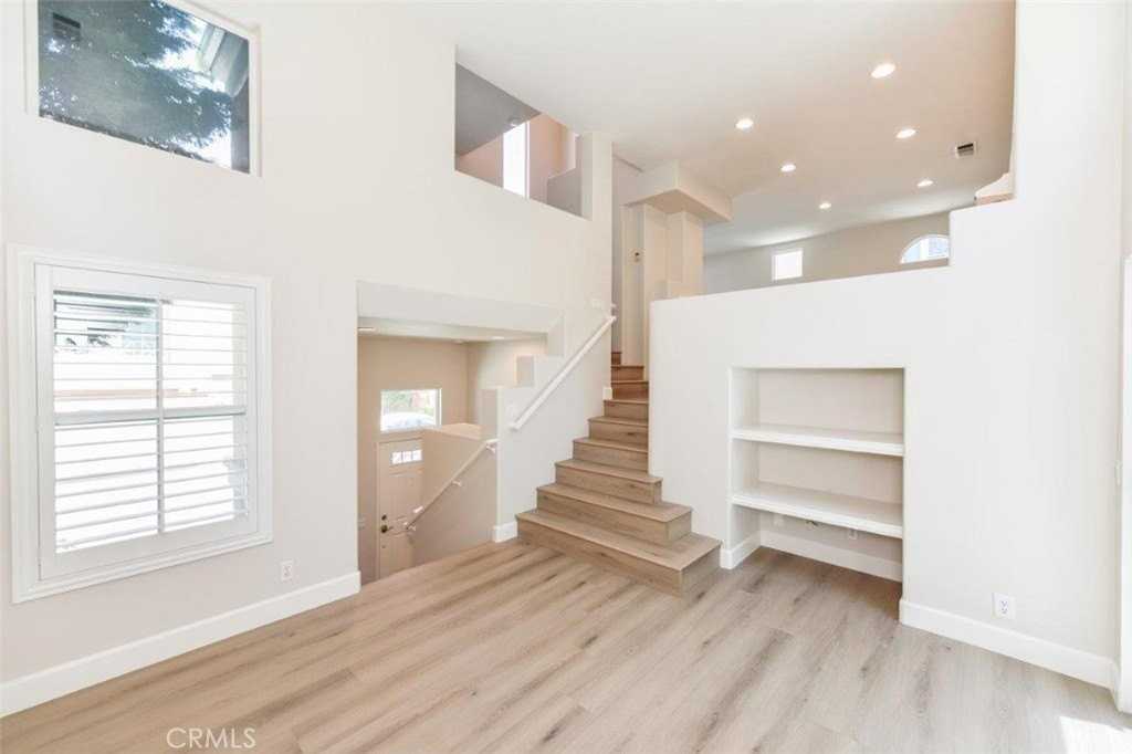 12 Palagonia Aisle - Photo 3 of 50