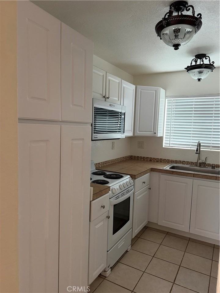 23391 La Crescenta - Photo 4 of 12