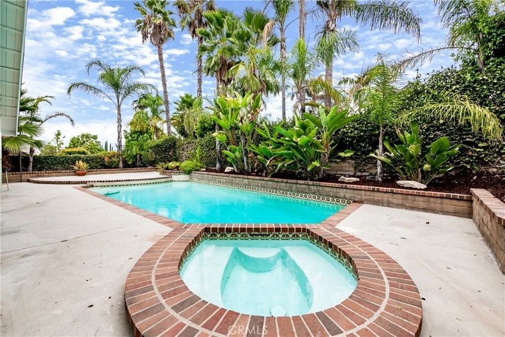 25512 Alisal Ave - Photo 3 of 40